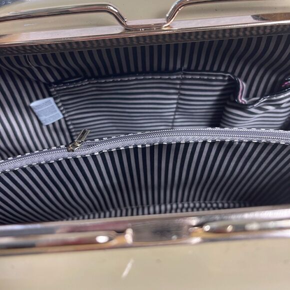 NWTLa Reine Patent Beige croc prints faux leather satchel gold tone frame accent - Picture 11 of 12